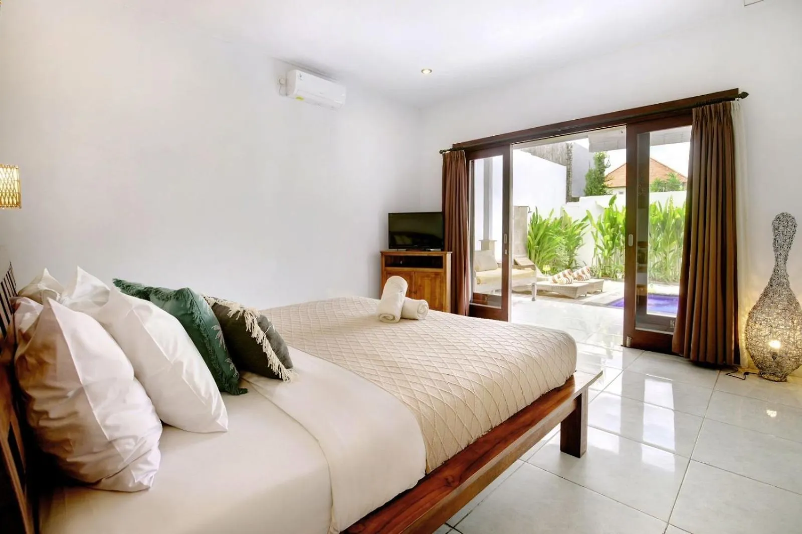 Stunning 2Br Villa Tillie In The Heart Of Seminyak Indonesia